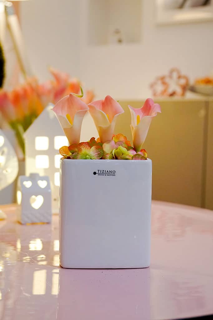 Vase Crosia schmal creme-weiß