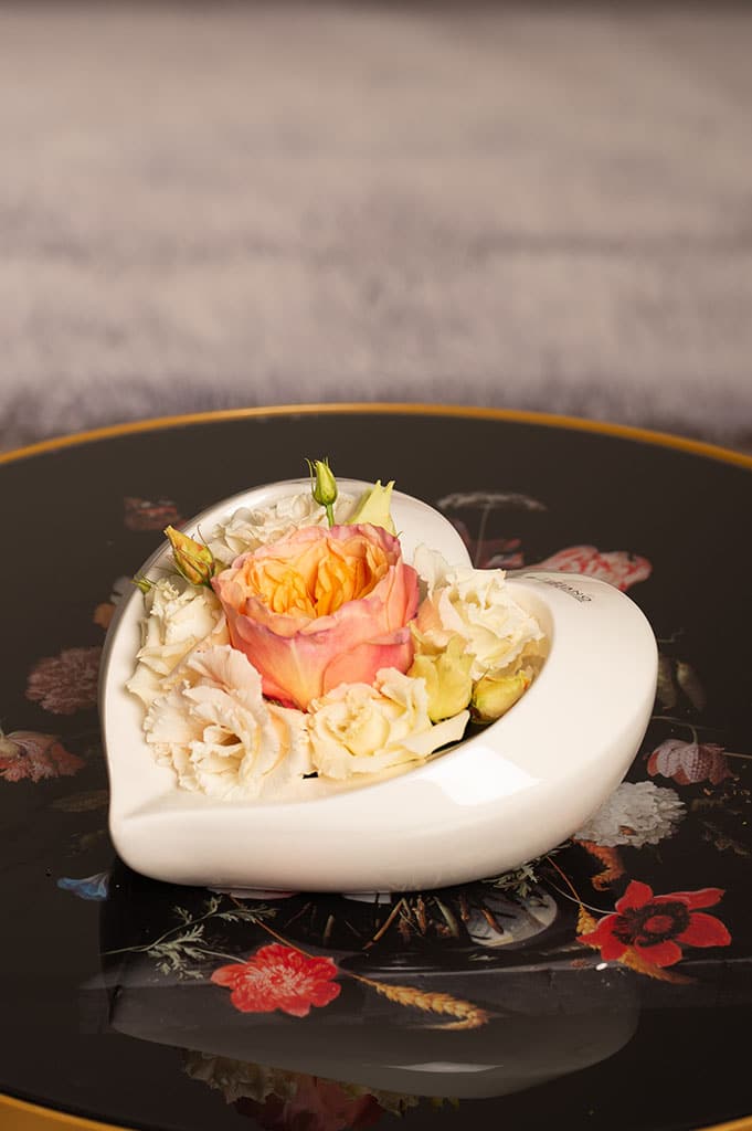 cuora-schale-flach-weiss-creme-ambiente-amore