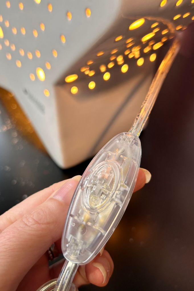 Lampe Cometa mit Löchern 31cm creme-weiß – Bild 3