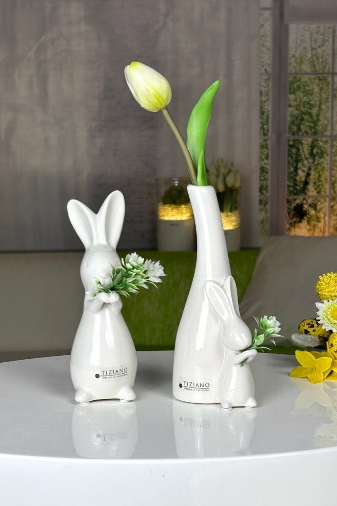 Fabrio mit Blume und Vase