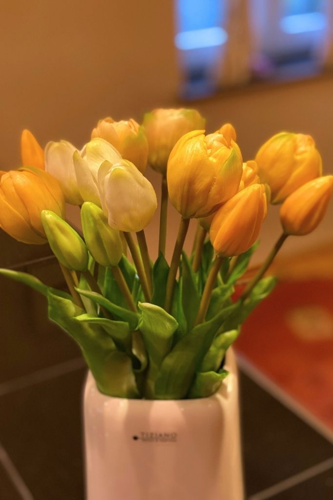 Vase Brezone mit Tulpen (2)