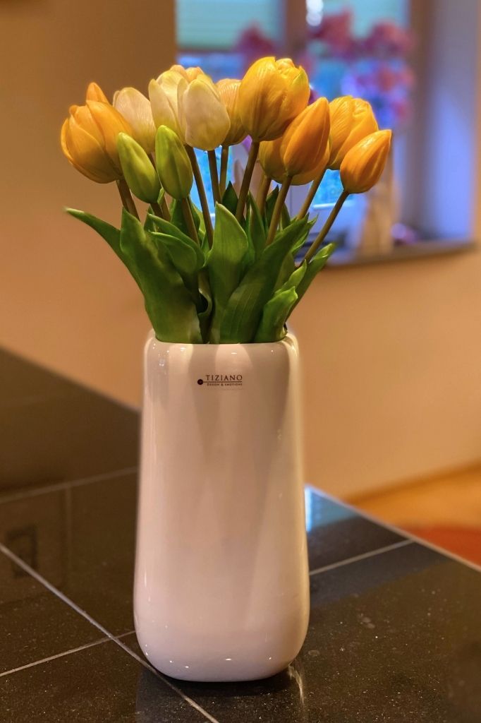 Vase Brezone mit Tulpen
