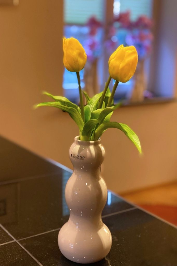 Vase Ronda mit Tulpen