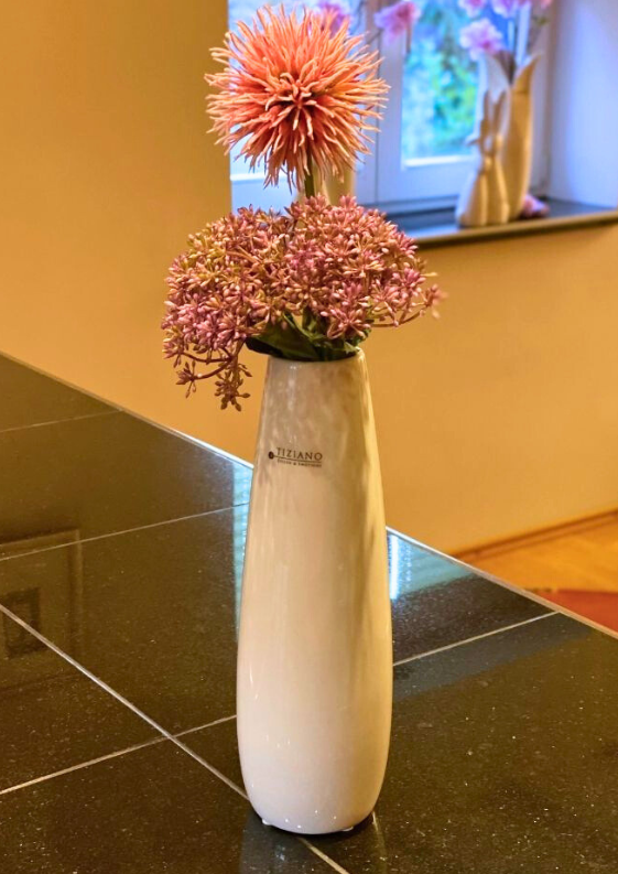 Vase Manioli mit Allium nah