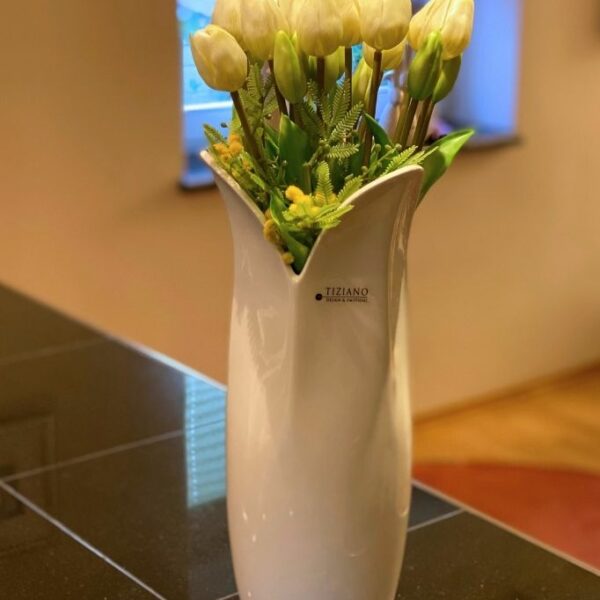 Vase Florenta mit Tulpen