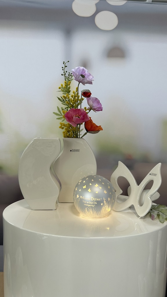 Dekobox Vase Doppio mit Blumenstrauß und LED Kugel – Bild 3