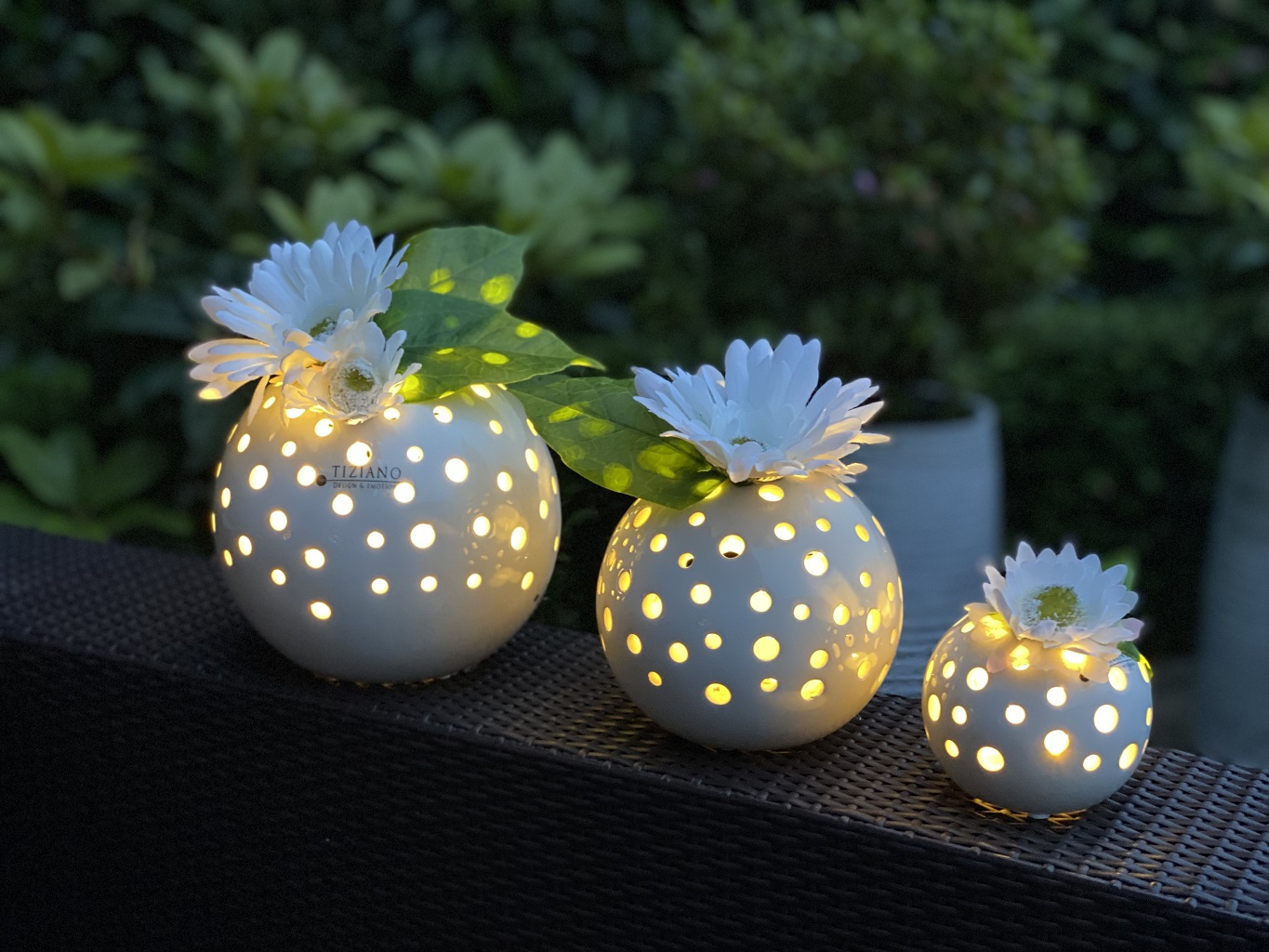 Lichtkugel Padova LED mit Gerbera weiß – Bild 2