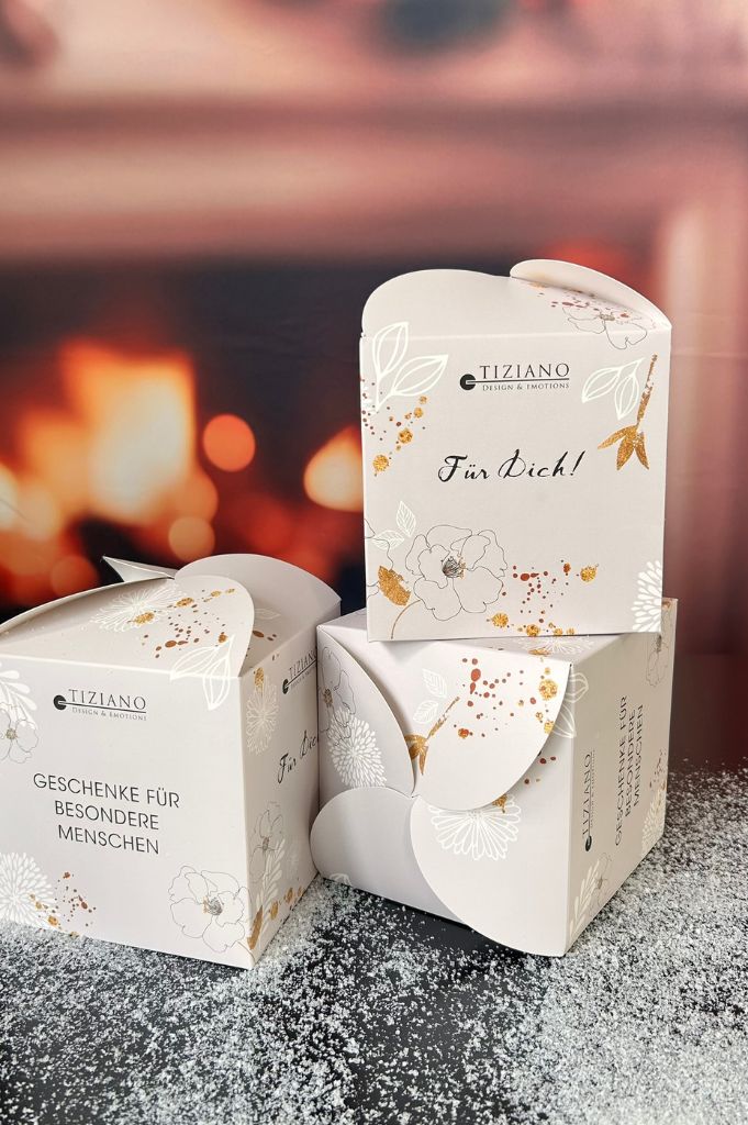 Überraschungs-Päckchen in Würfelboxen oder Taschen