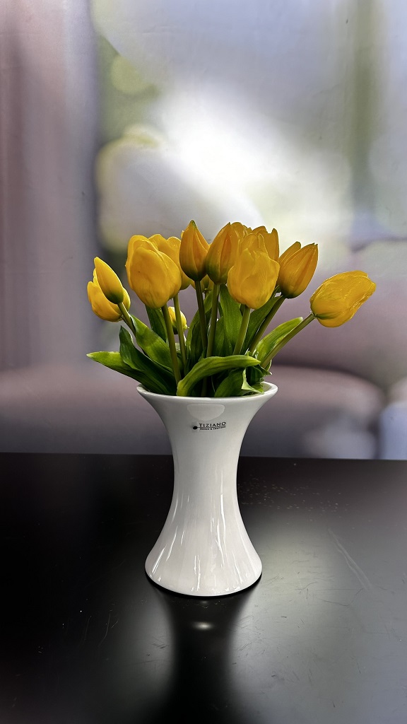 Dekoset Vase Perdosa mit 22,5cm creme-weiß mit Tulpen