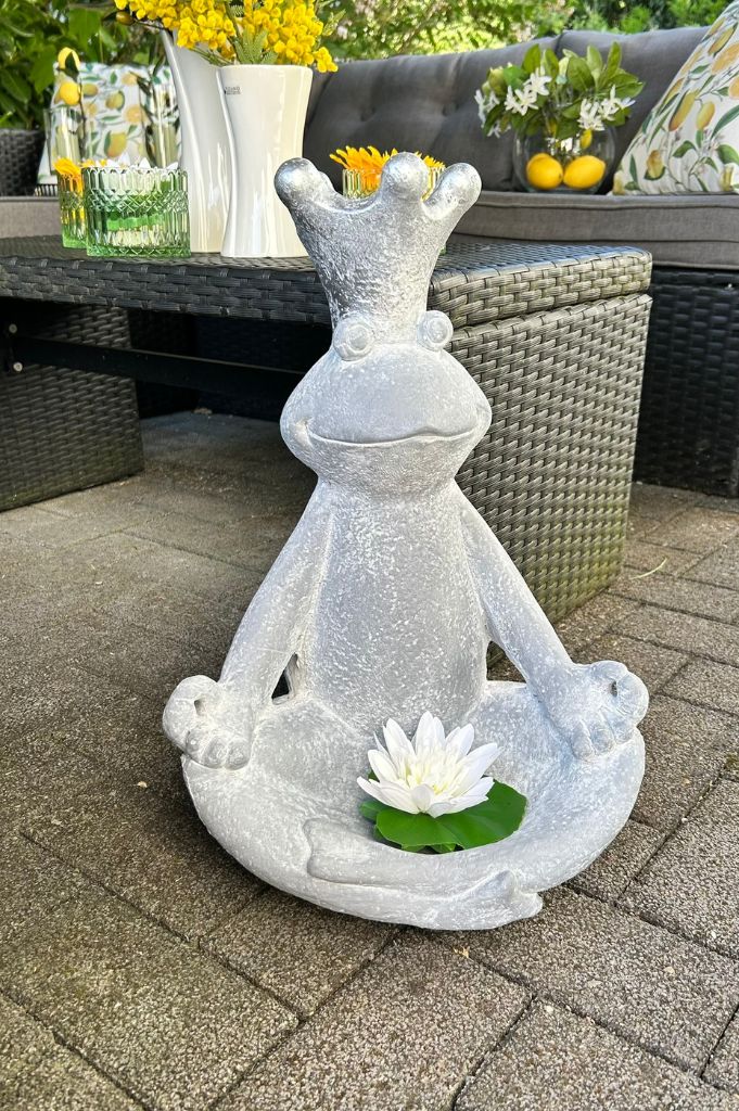 Dekofigur Frosch Luis meditierend grau mit silber Krone – Bild 5
