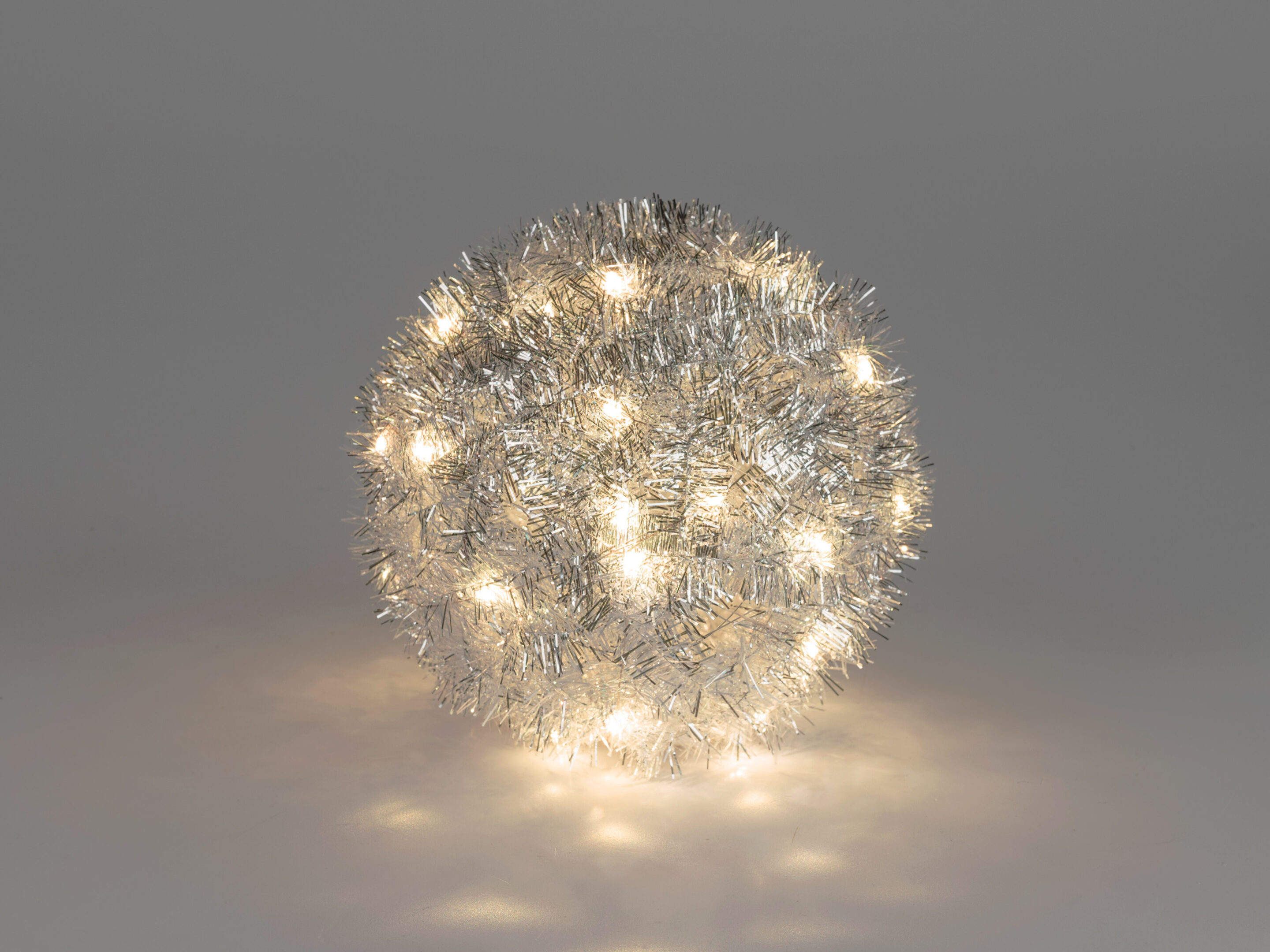 Deko Kugel 15cm mit 20 LED silber
