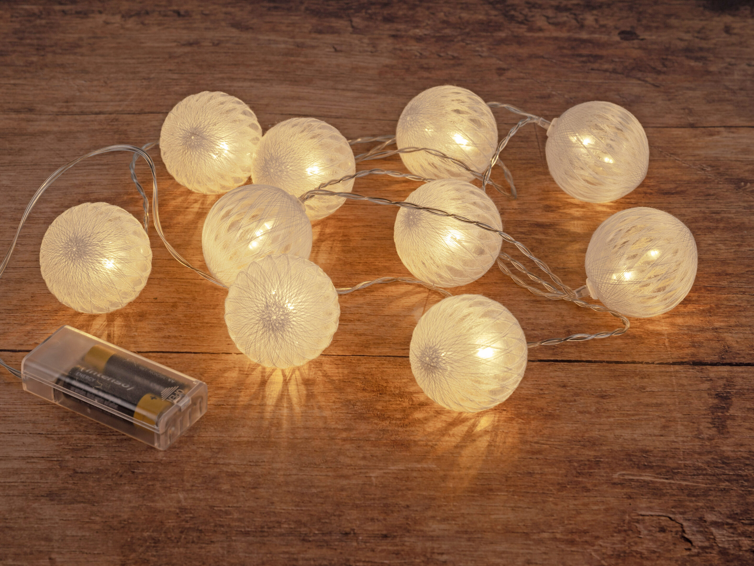 Lichtgirlande 140cm mit 10 LED Kugel weiß