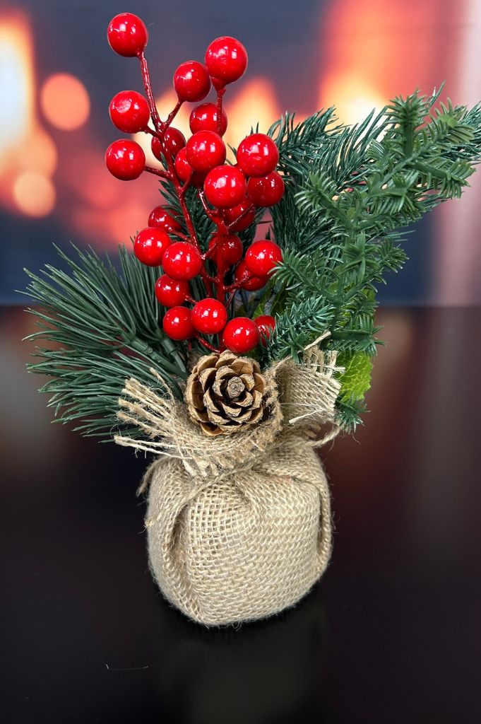 Deko Tanne im Jutesack 26cm mit Beeren