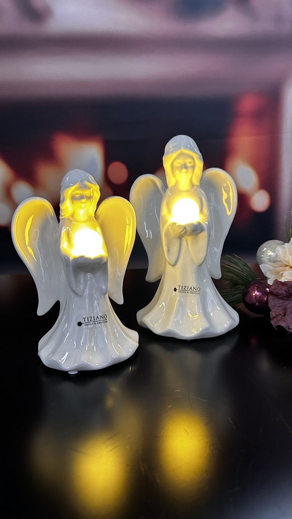 Deko Engel Delia stehend mit LED Kugel creme-weiß