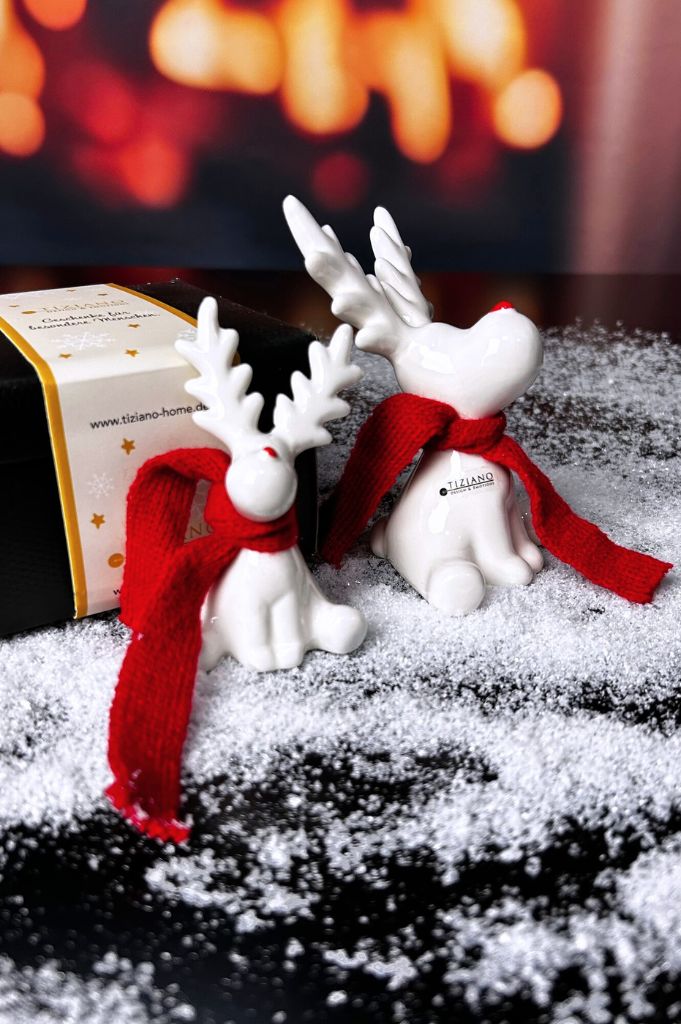 Rentier Rudolph sitzend creme-weiß mit rotem Schal – Bild 3